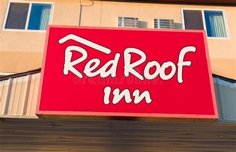 red roof inn sign.